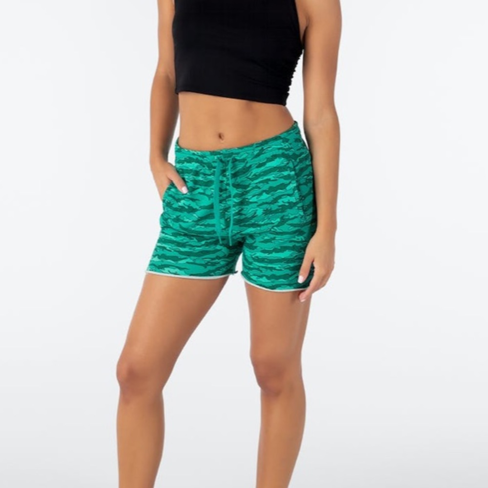 WOMENS RAW EDGE SHORT - TIGER POP TEAL